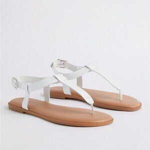 Torrid 12 T Strap White Sandals Flats WW NWT Cushioned